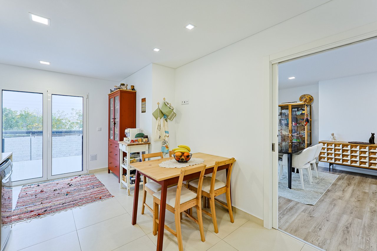 Modern 2-Bed, 2-Bath Apartment in Central Marinha Grande – Near Nazaré