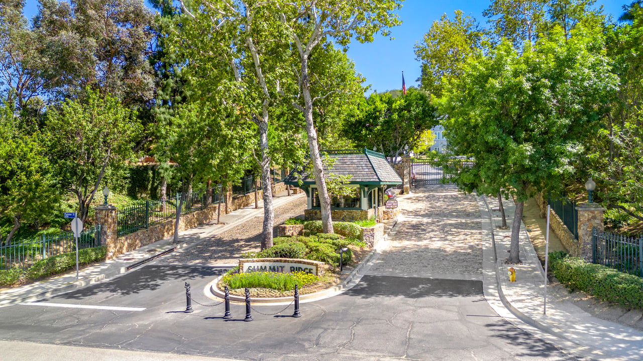 22328 S Summit Ridge Cir