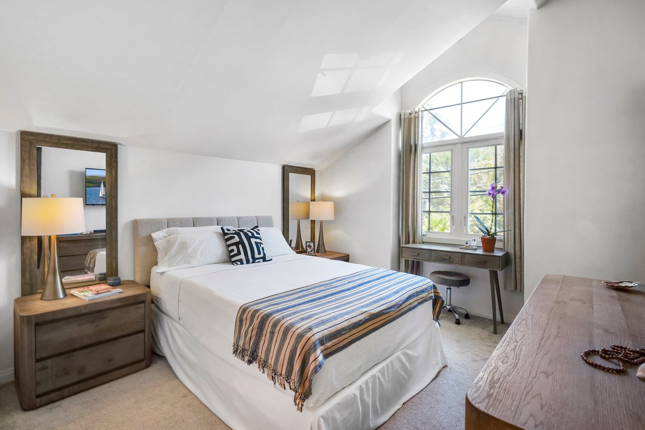 Malibu Guest House For Lease