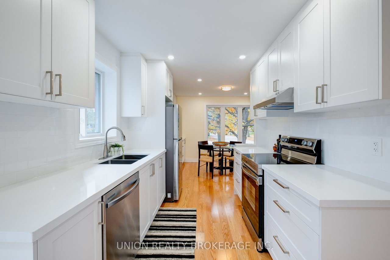 31 Lynnbrook Dr