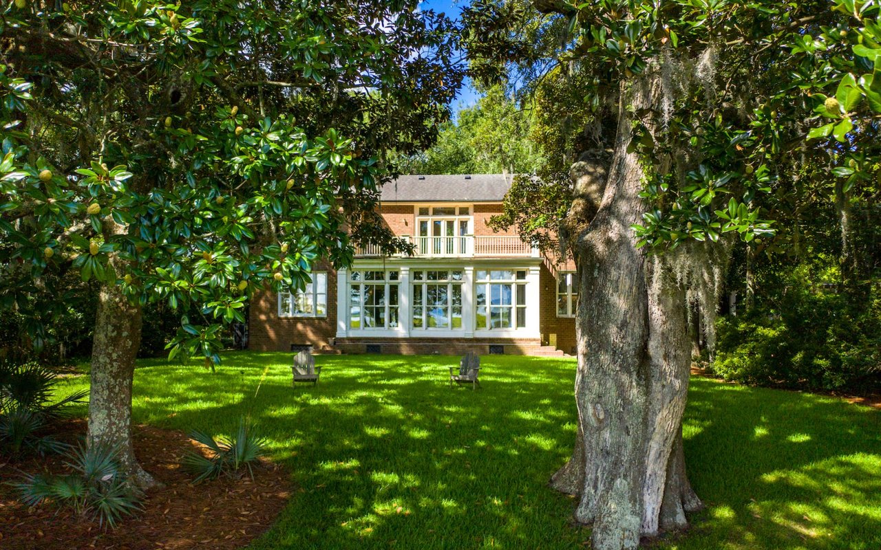 For Sale – Homes Surrounded by Natural Scenery