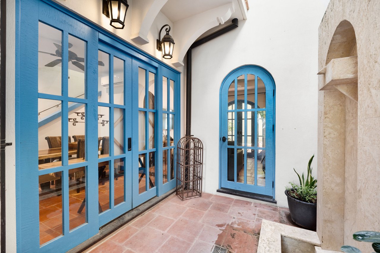 5 Calle Cartagena | This coastal retreat offers a perfect blend of comfort and convenience.