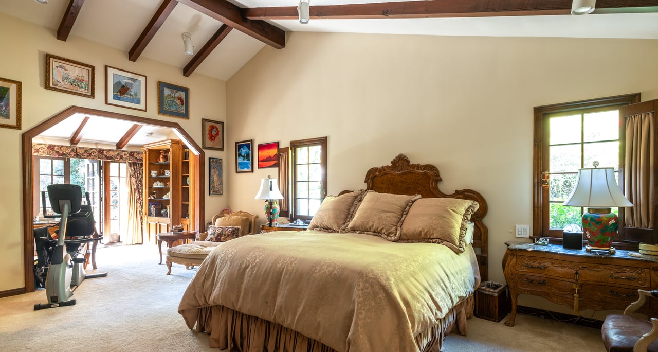 9415 Cherokee Ln, Beverly Hills