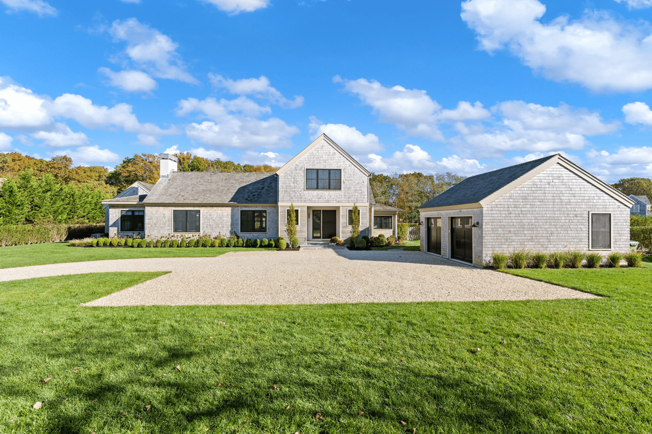 472 Edge of Woods Rd