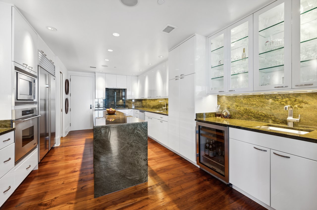 180 East Pearson Unit: 5902