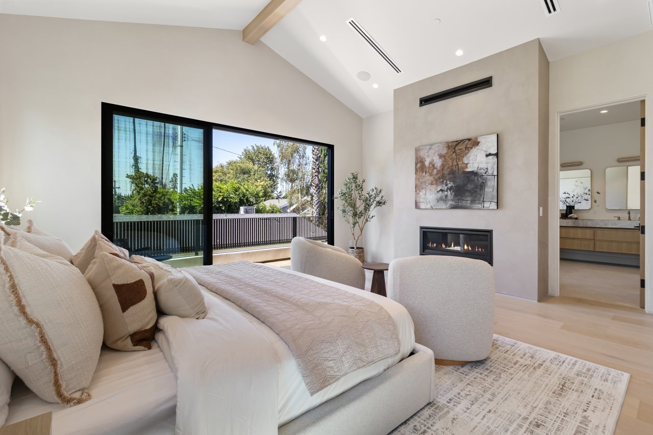 Addison St, 91436