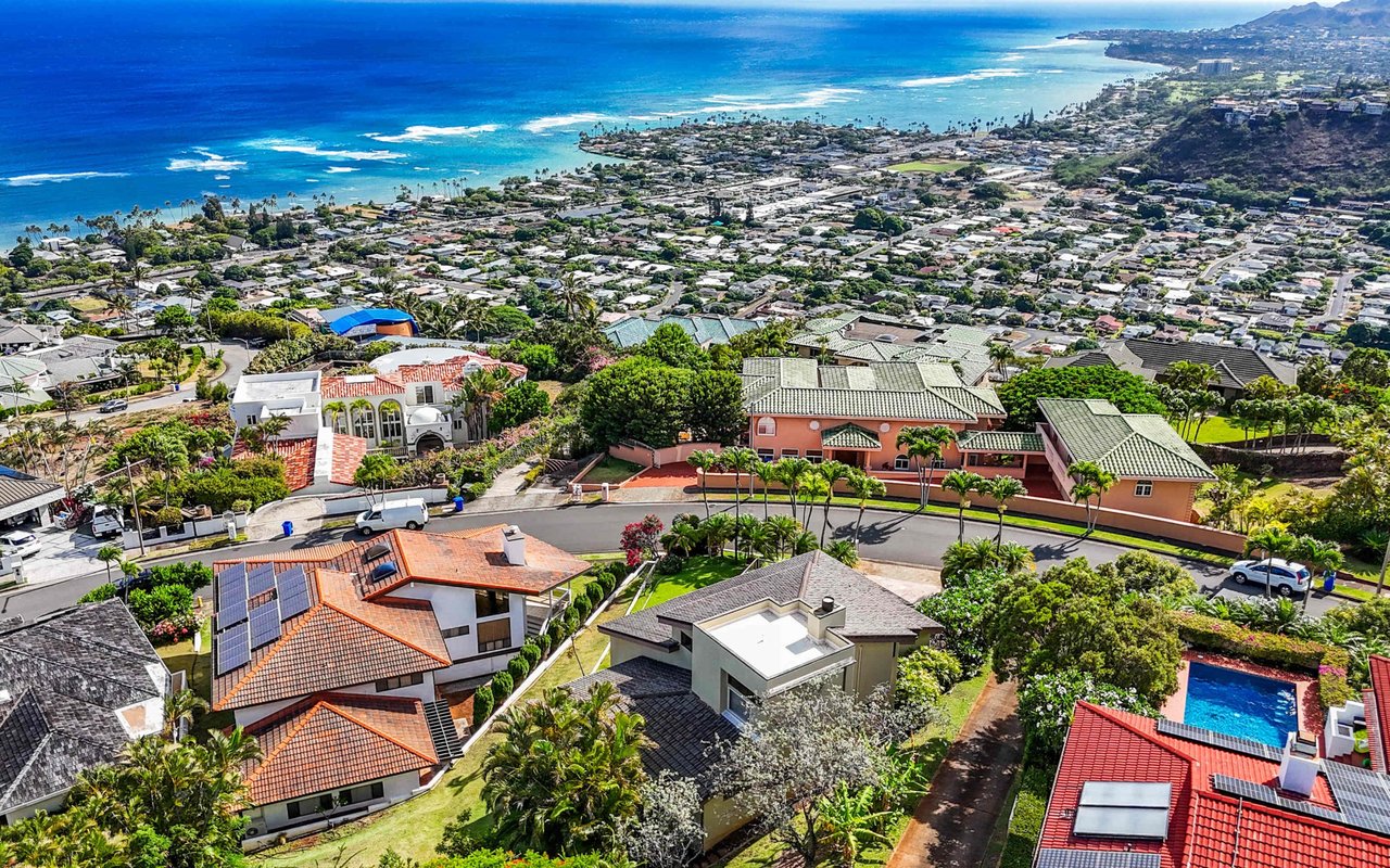 Aerial view of Hawaii Loa Ridge homes overlooking the coastline and Pacific Ocean.