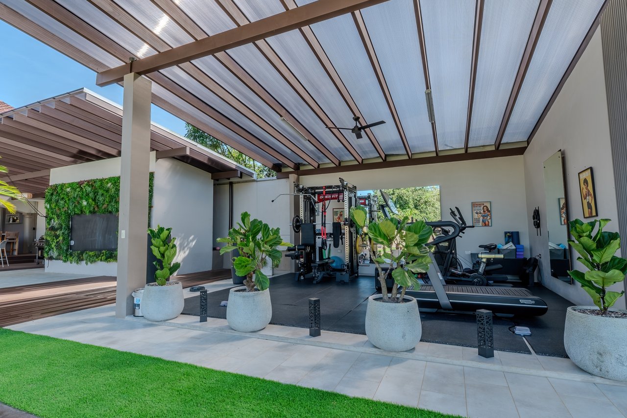 Luxury Home with Pool, Bar Area & Resort-Level Amenities | 5br, 4ba in Perez Zeledon 