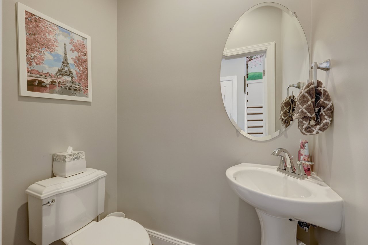 300 Jade Ct NW