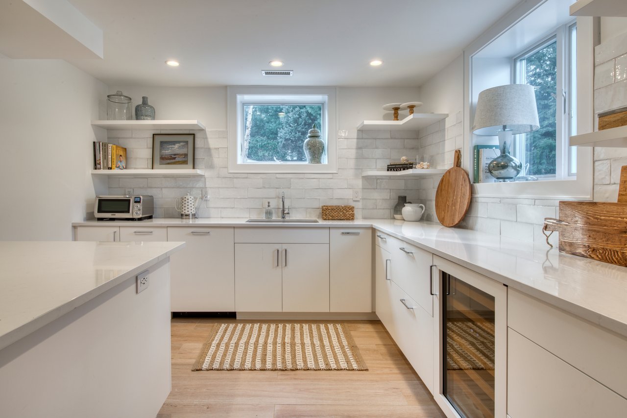 30 Springwood Way, East Hampton