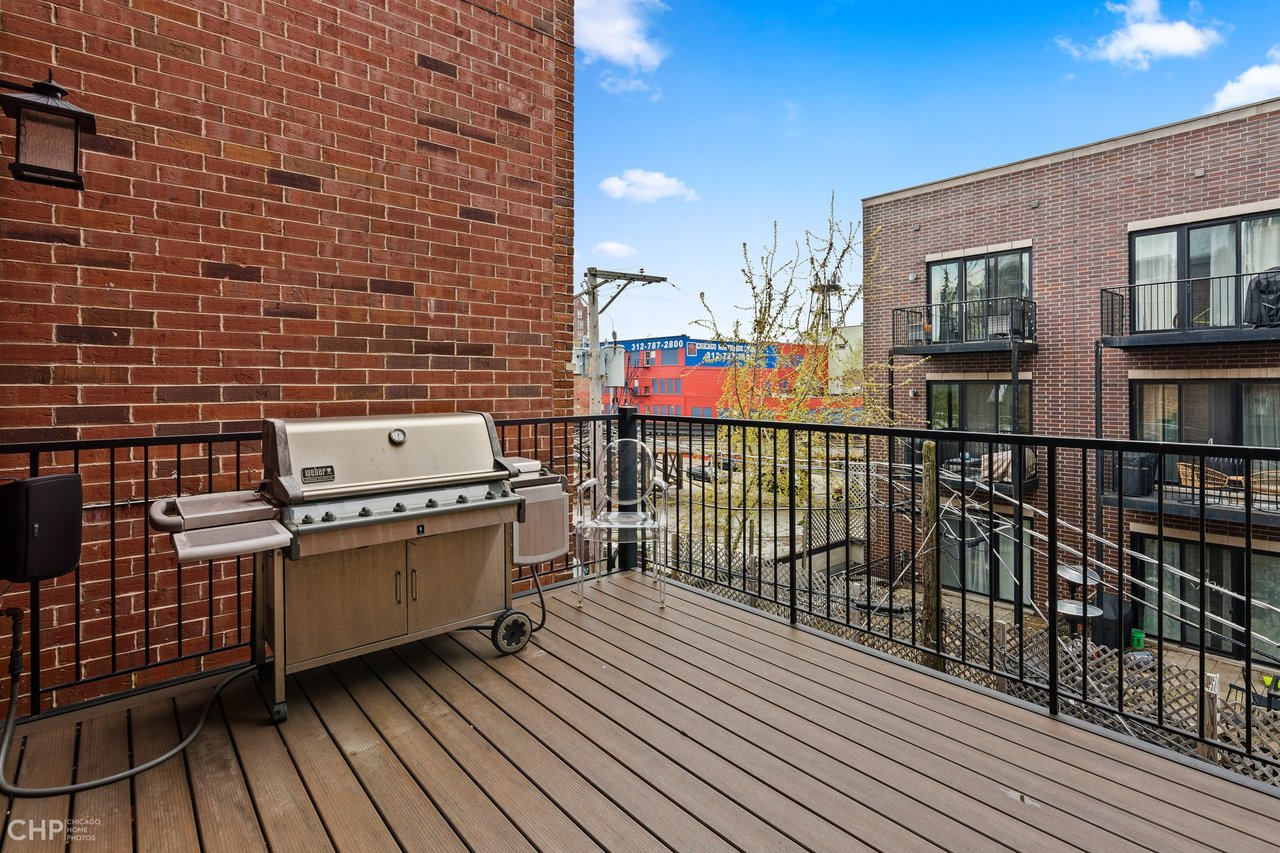 Luxurious Old Town Penthouse: 1538 N North Park, #2