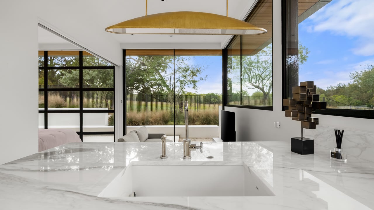 702 N Commons Ford Road