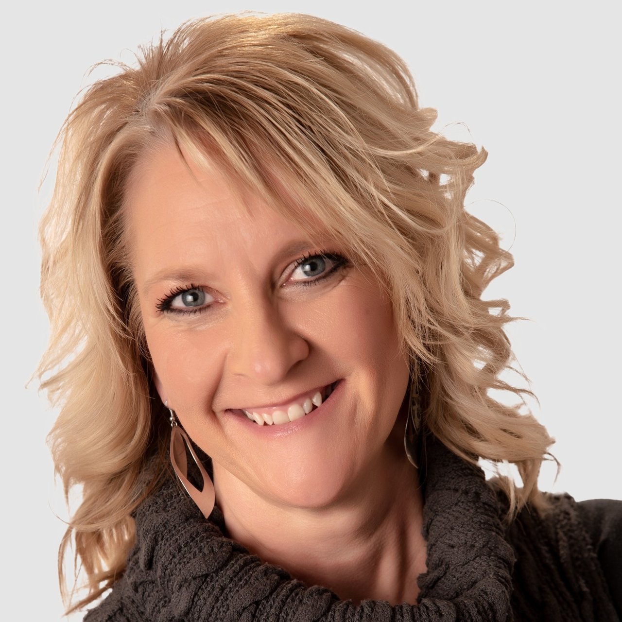 Kelly Sullivan Columbus, IN Real Estate Agent Headshot