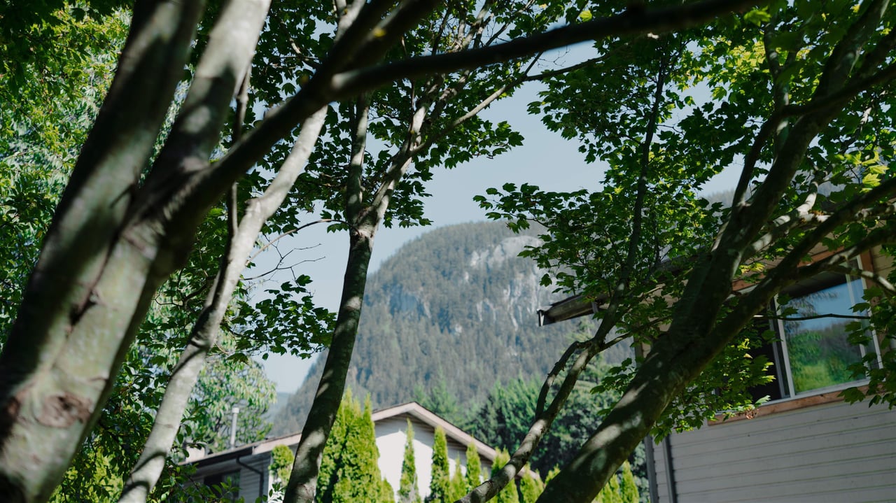 1124 Plateau Cres