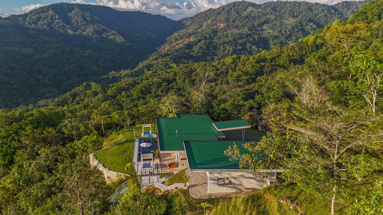17 Acres Private Estate With Two Homes With Panoramic Views