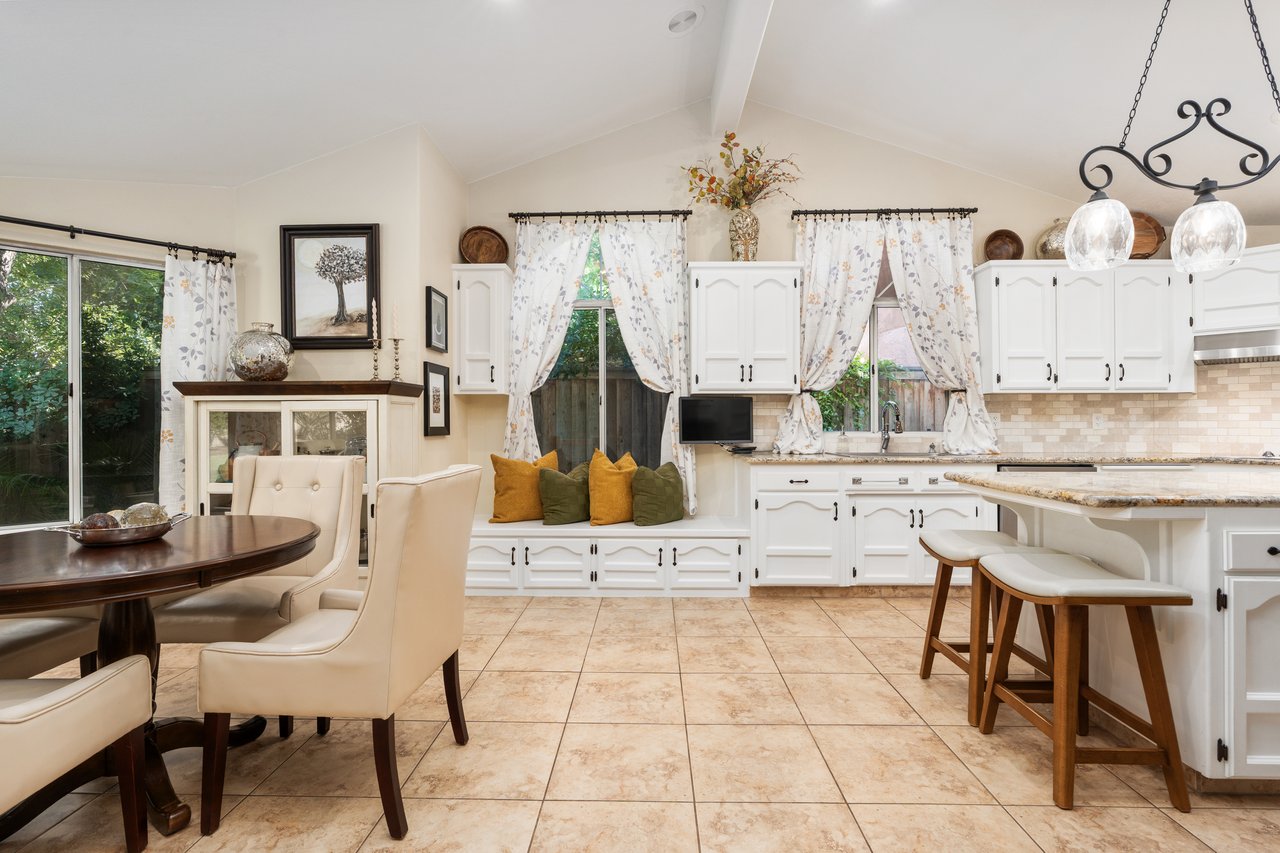 841 E Country View Circle