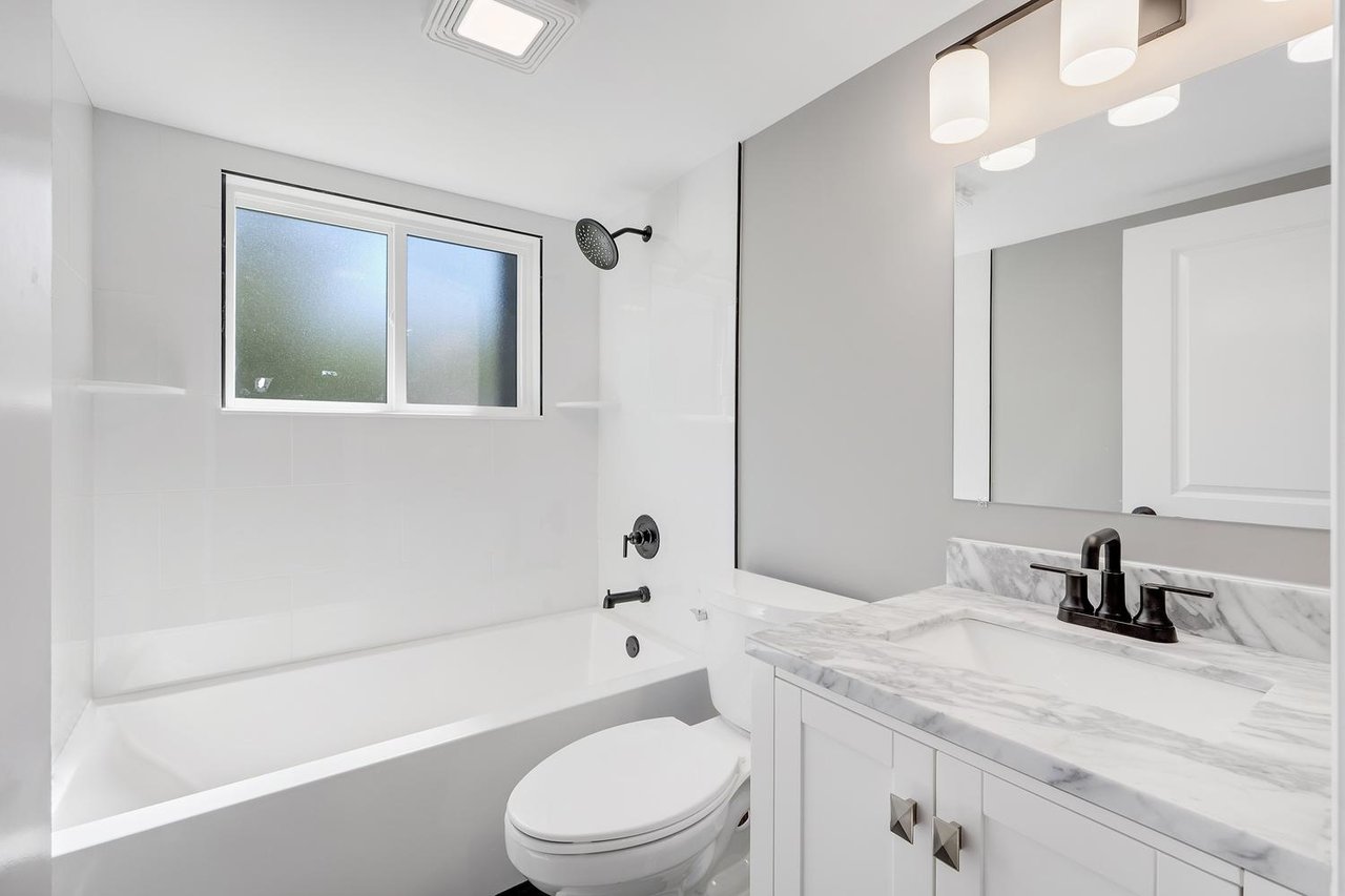 1N535 Park Blvd, Glen Ellyn IL – Fully Renovated Split-Level on Nearly Half an Acre Listed at $475,900