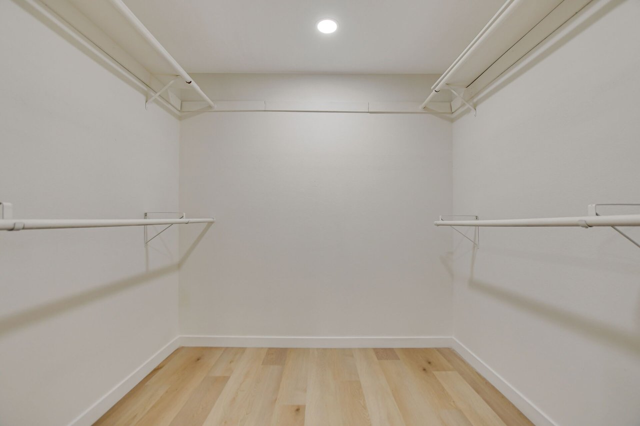 5697 Los Robles