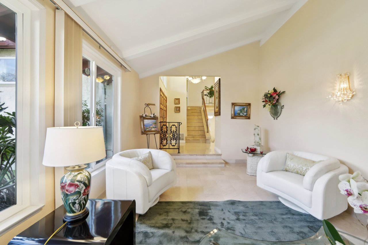 5459 Entrada Cedros