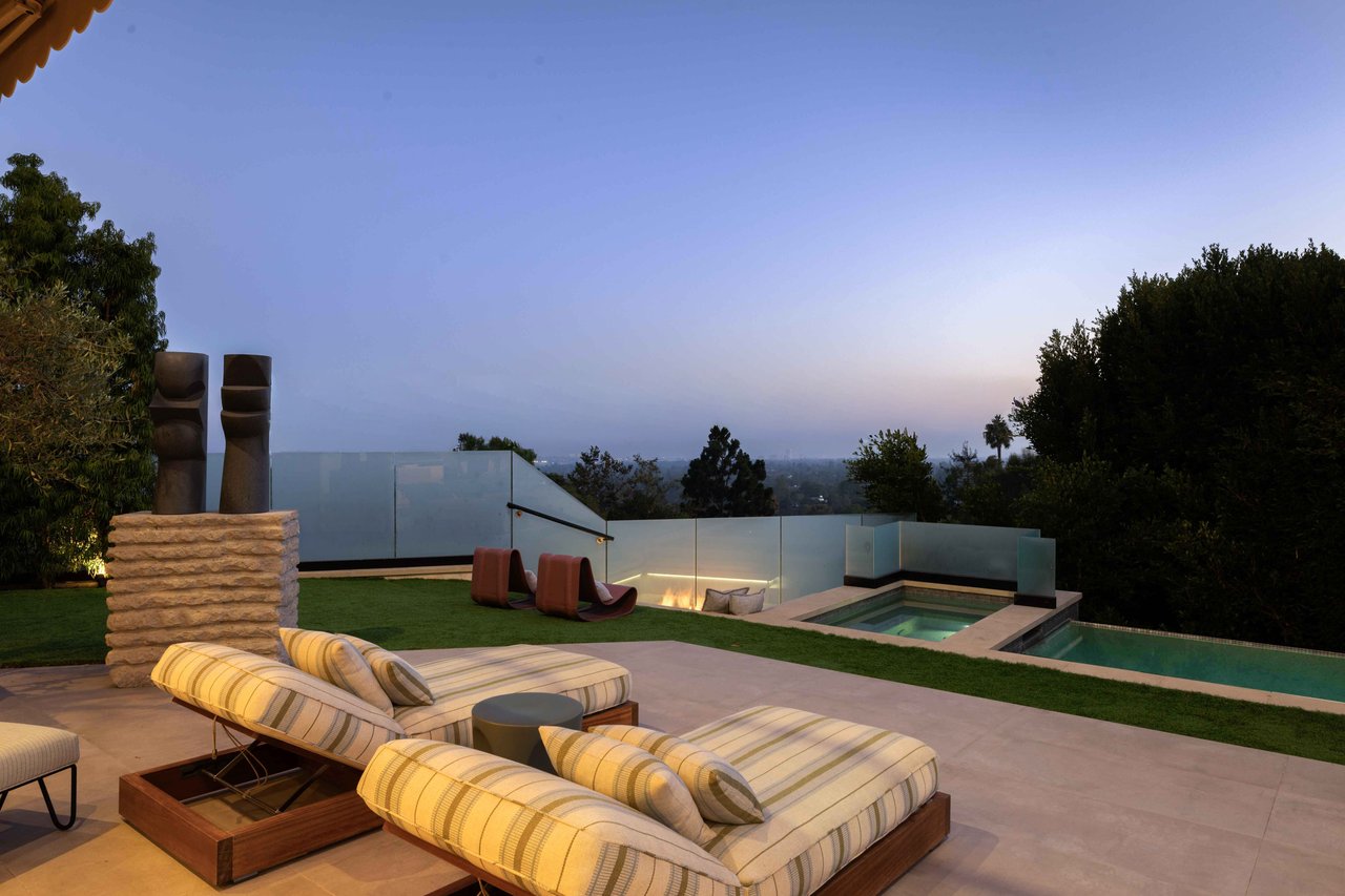 815 N Tigertail Rd, Brentwood