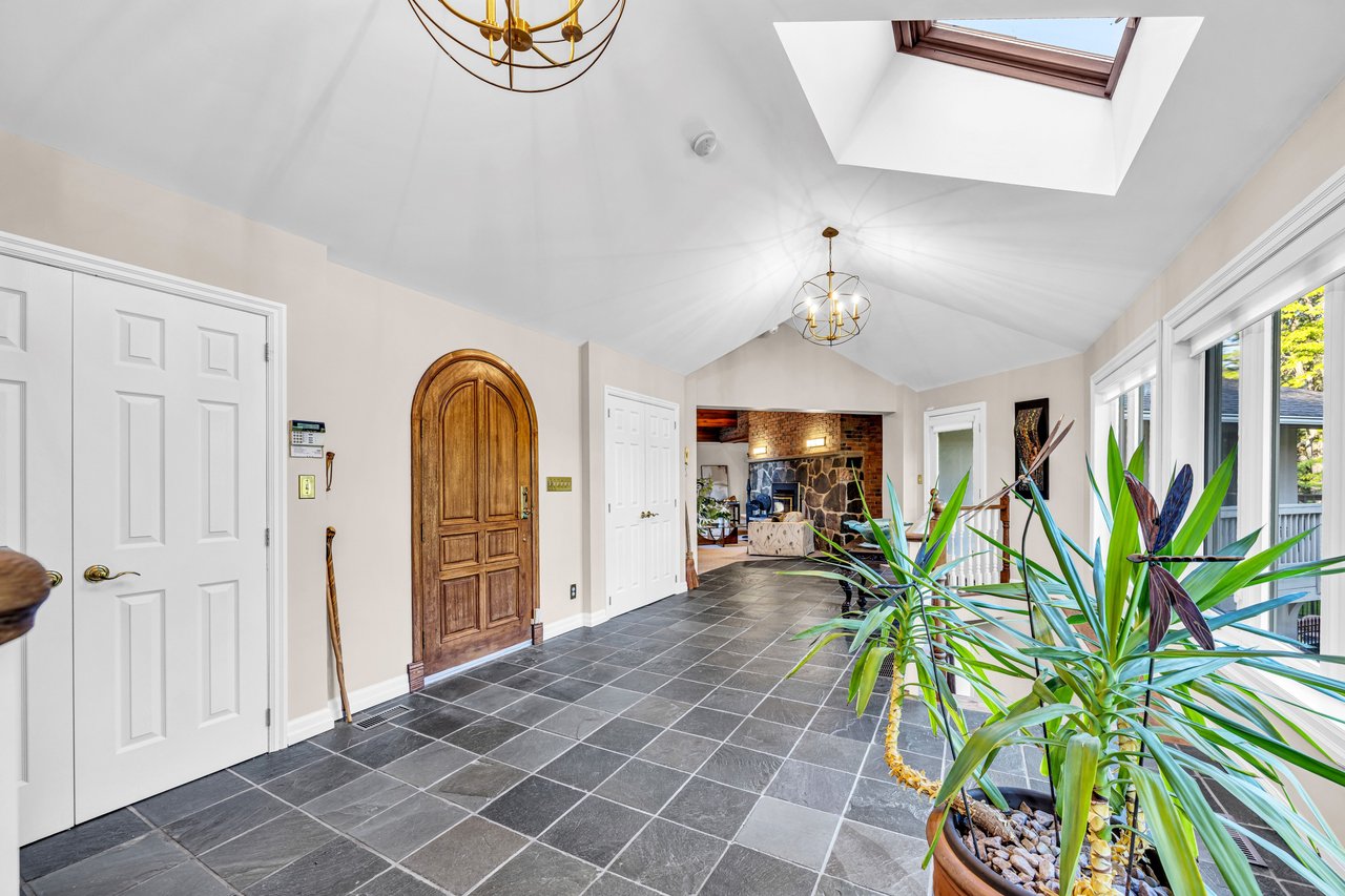 2360 8 Side Road, Burlington