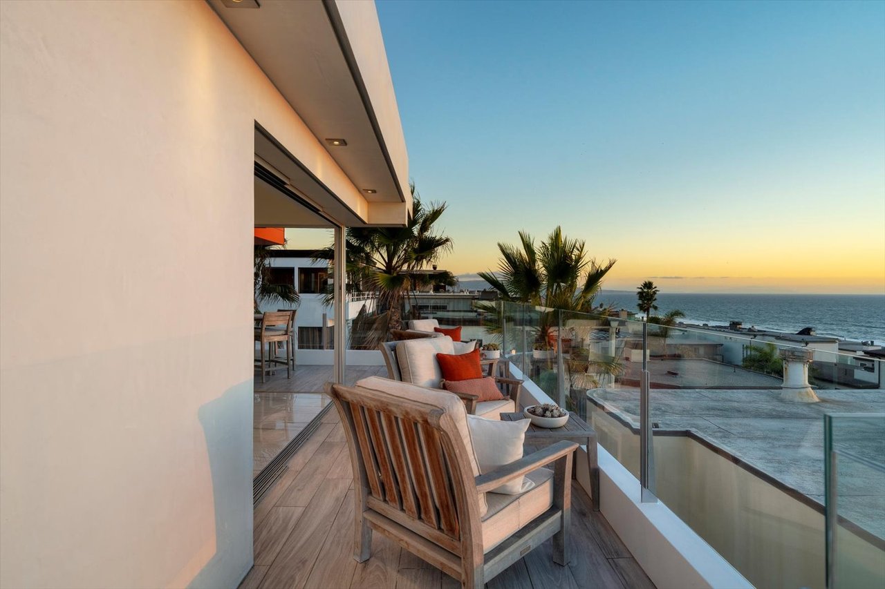  Steps from the Sand & Panoramic Views in Manhattan Beach