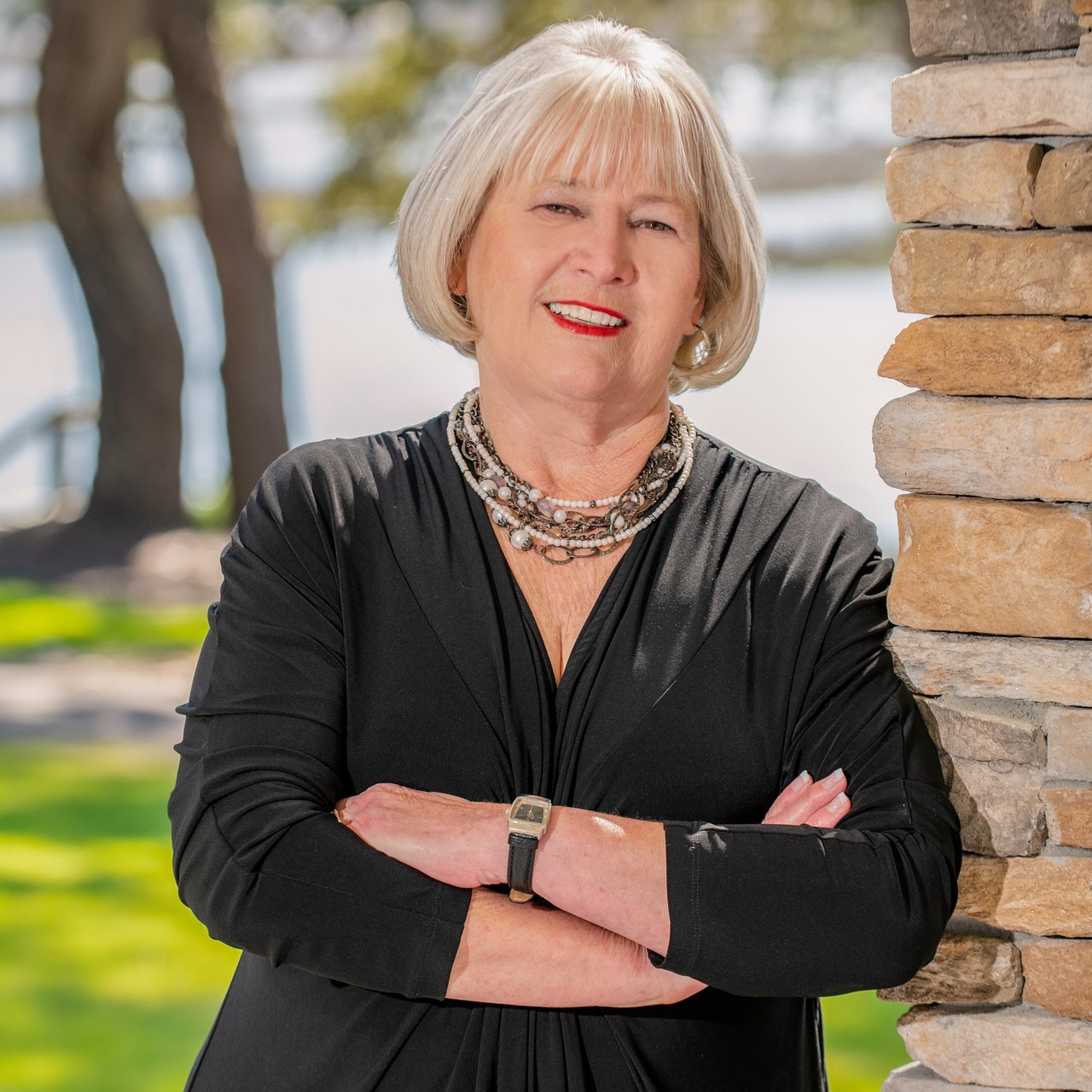 Barbara Andrews Supply, NC Real Estate Agent Headshot