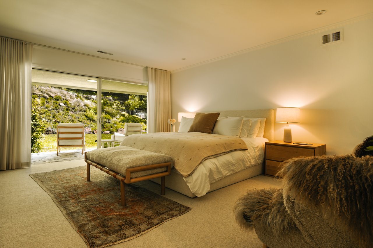 2610 Mandeville Canyon Rd