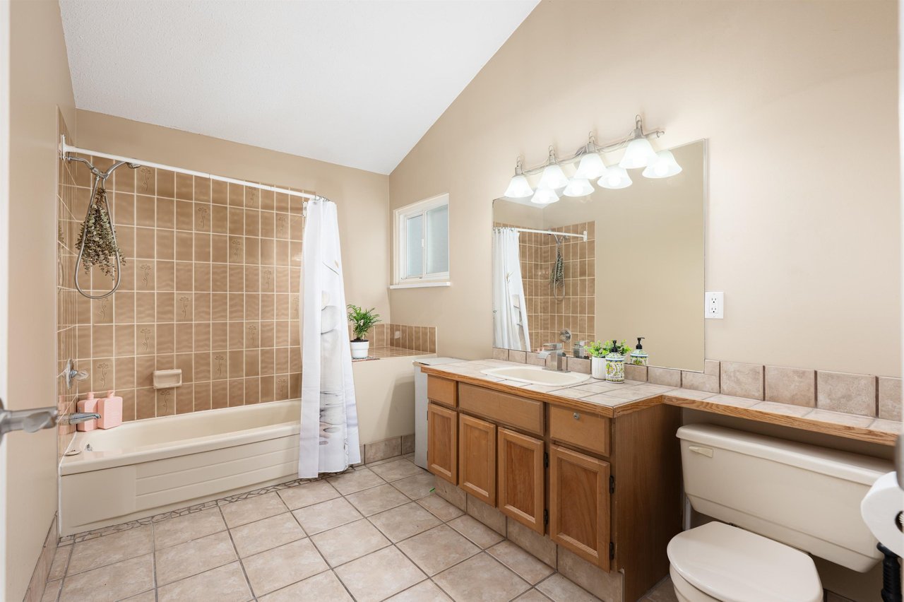 1005 Alpine Pl