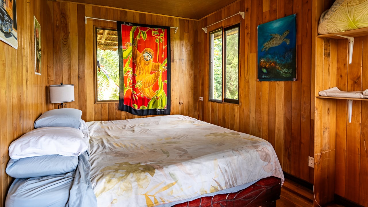 Mountain Home with Guest Cabin & Additional Building Site Near Nauyaca Waterfalls