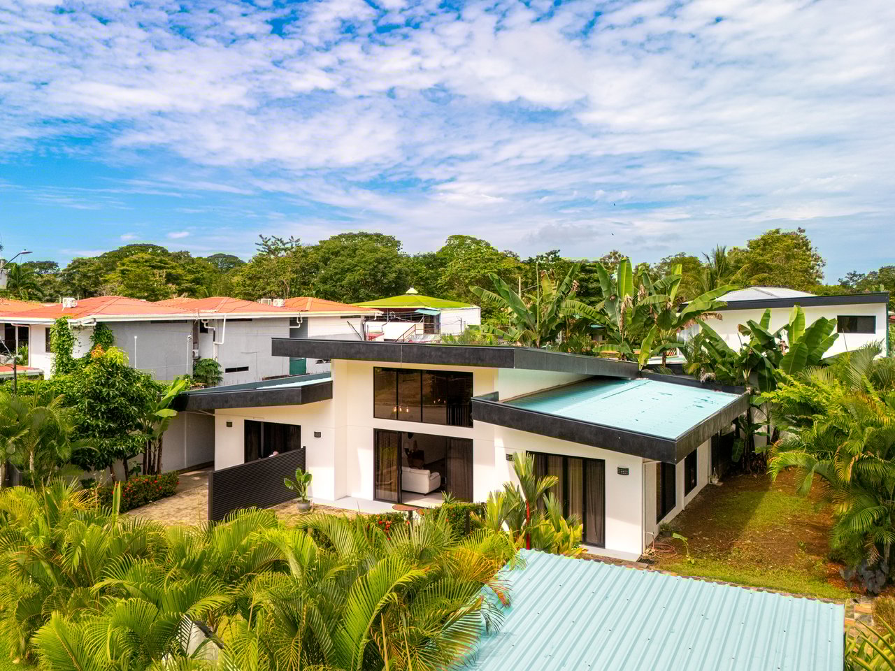 Modern 3 Bedroom Home - Walking distance to it all!