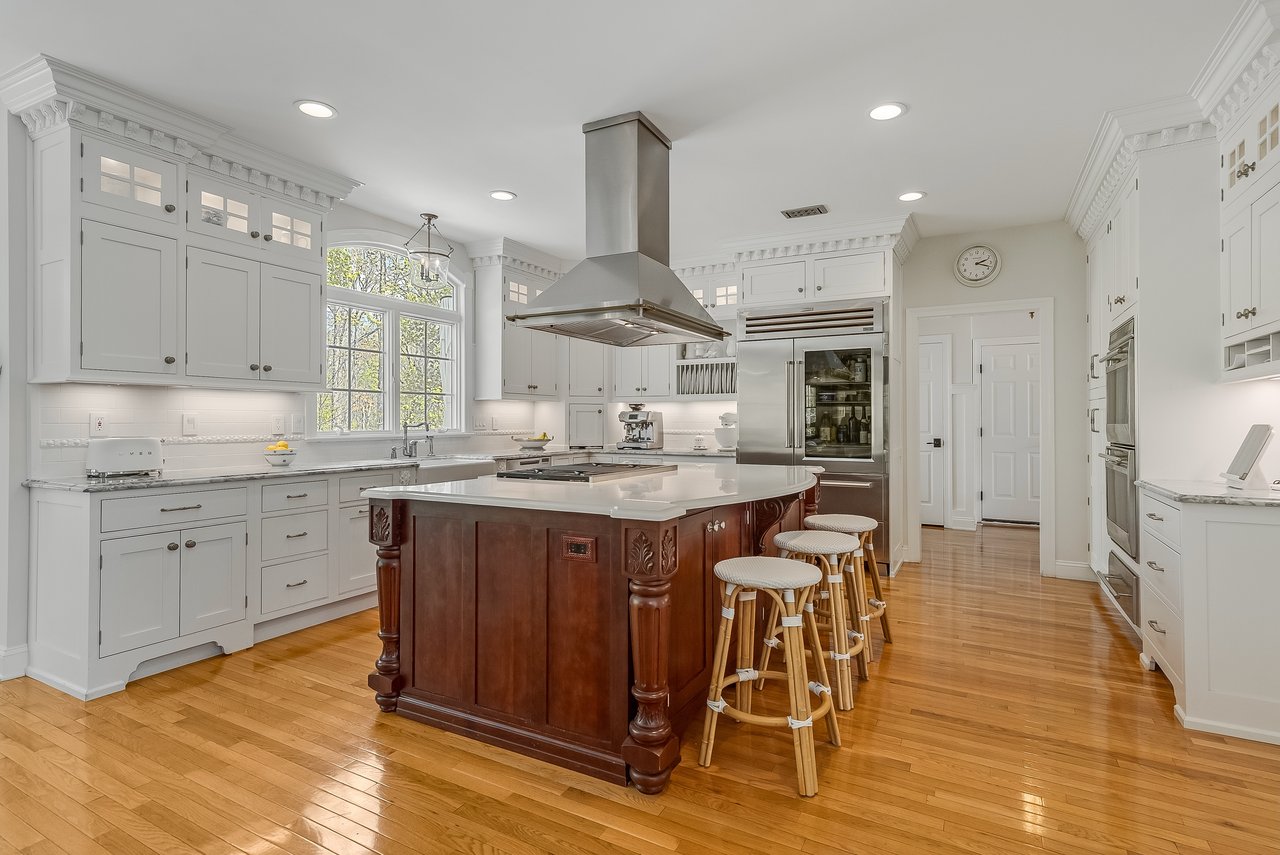82 Woodman Ln