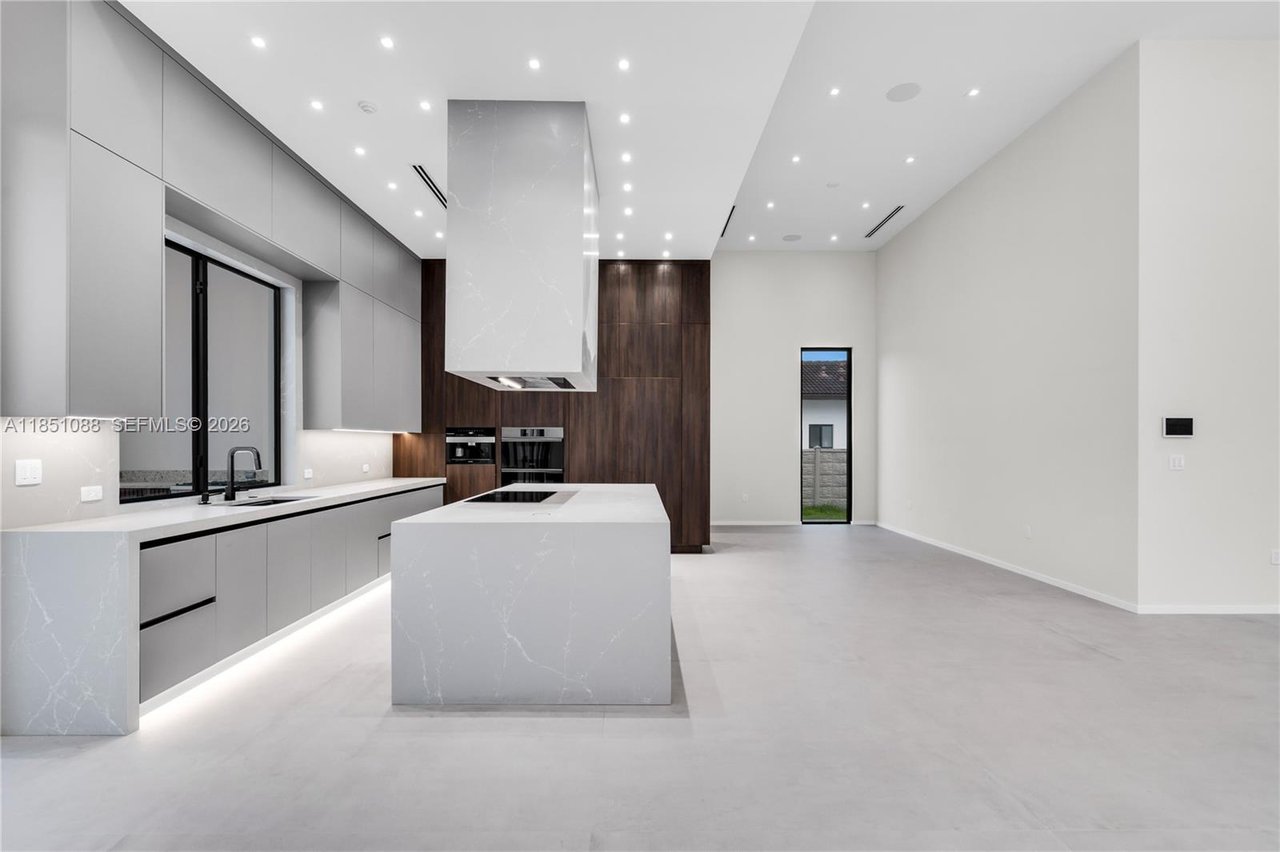 12190-nw-6-street-miami-fl-home-sold-kitchen