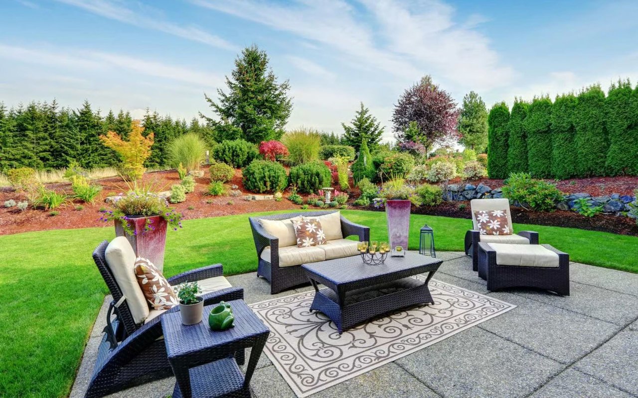 Low-Maintenance Landscaping Ideas That Look Great All Season