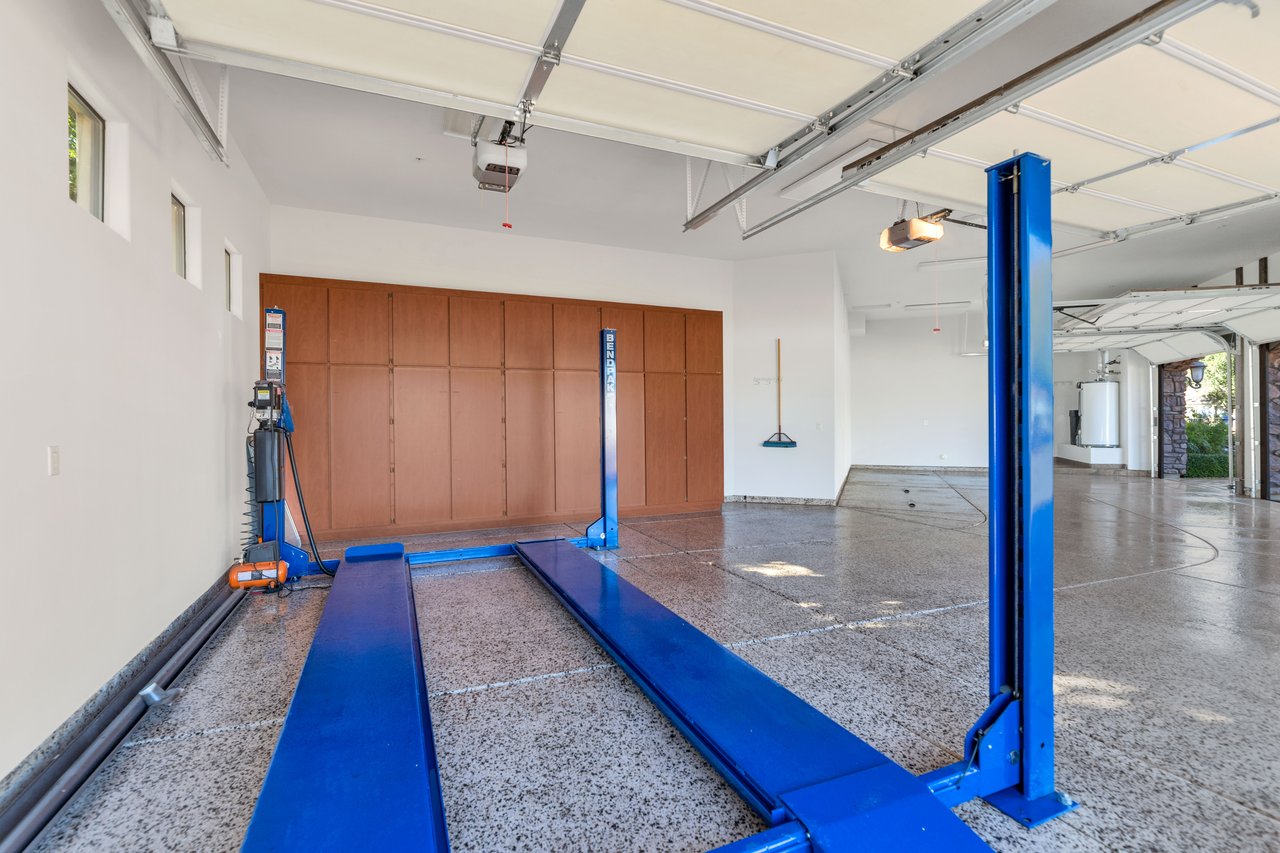 7233 E ROYAL PALM RD