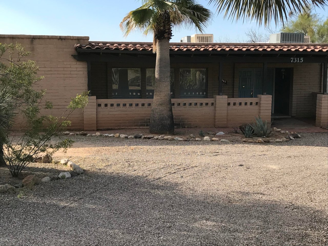 7315 N San Anna Dr