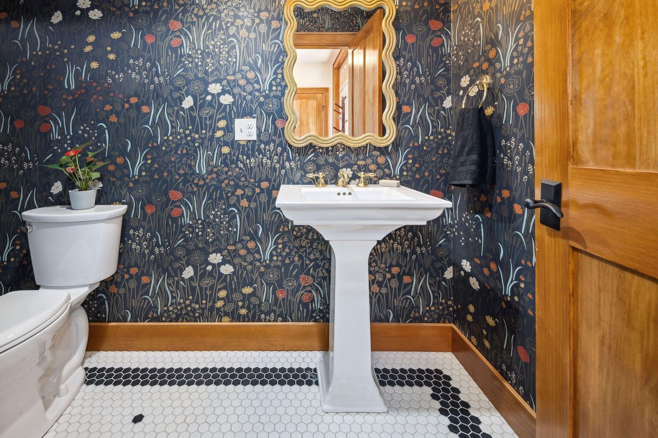 2226 Lake Shore Road