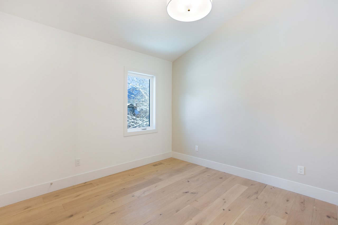 2(SE) - 617 4th Street
