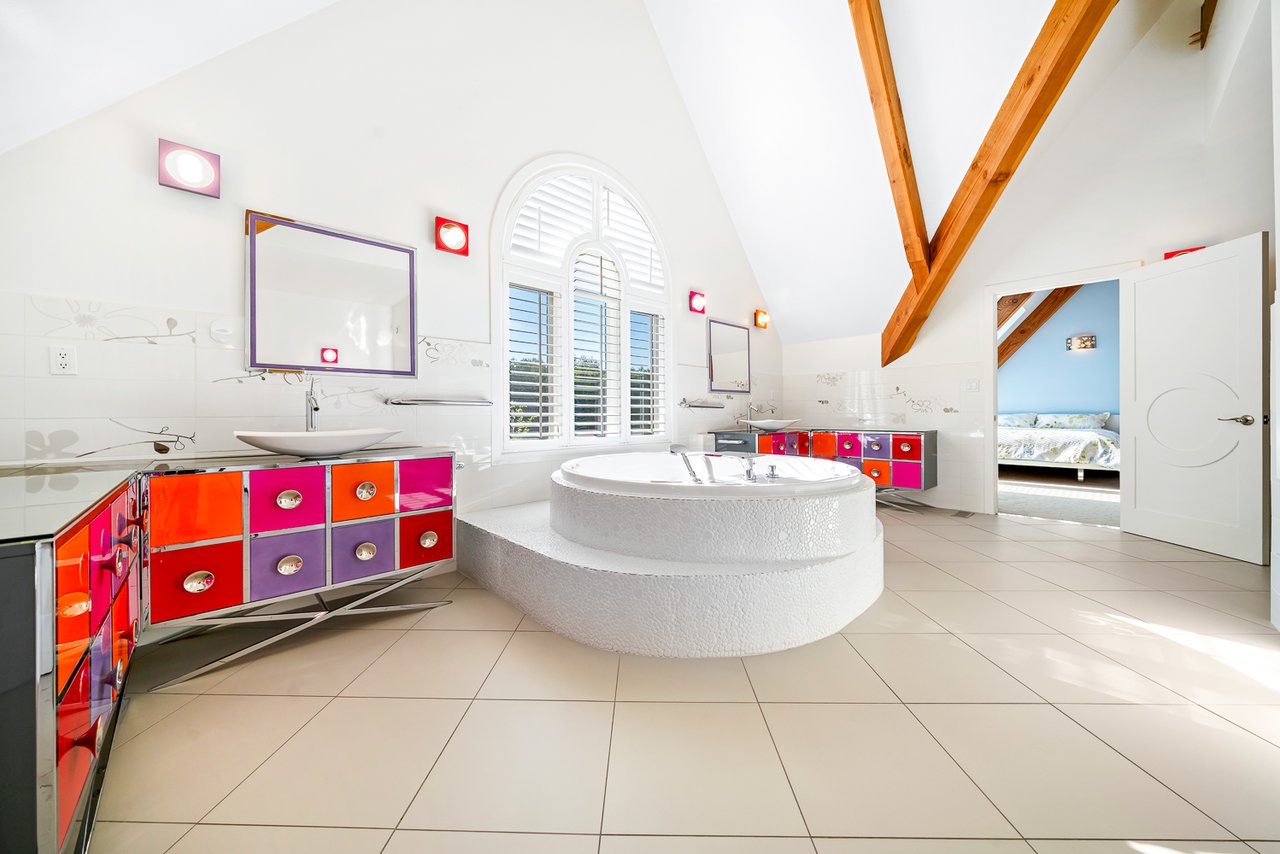  One-Of-A-Kind Residence 