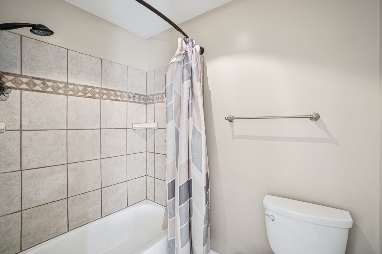 11343 S Clifford Cir