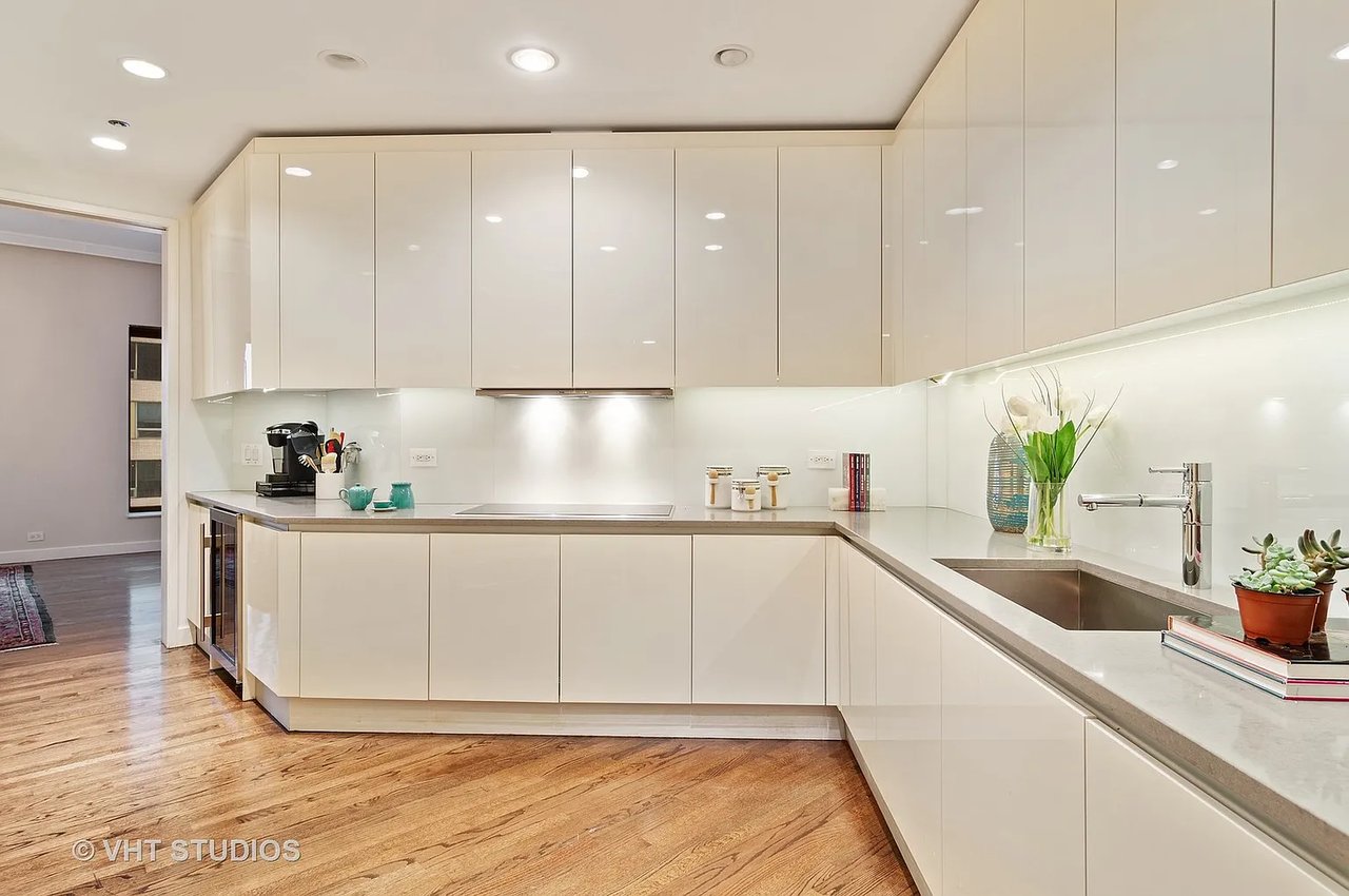 950 N Michigan Ave Unit 4403