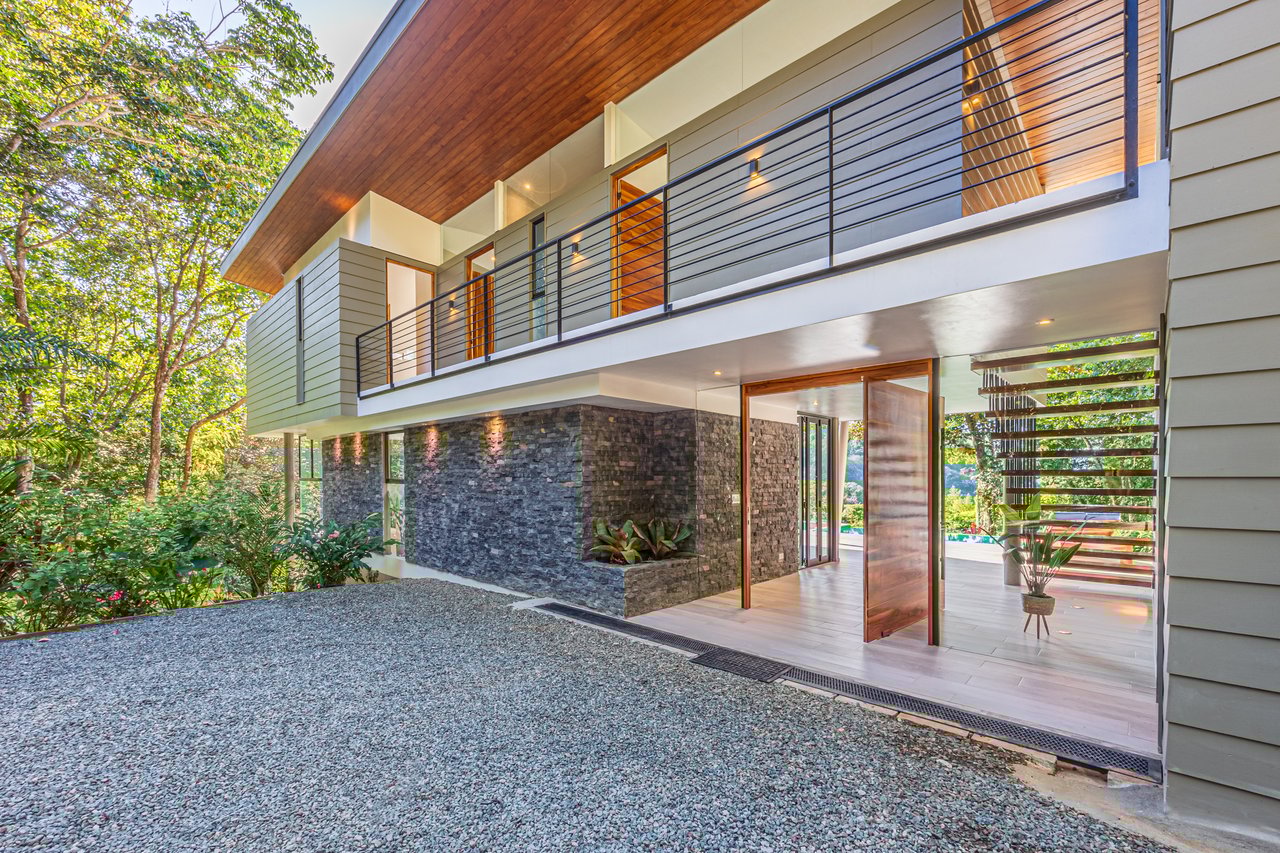 4 Bedroom Jungle Paradise with Ocean Views