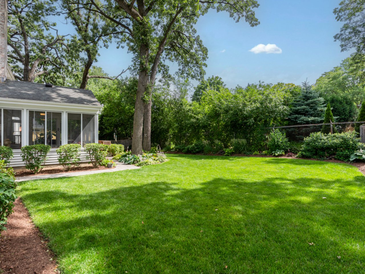 1235  Pin Oak Court