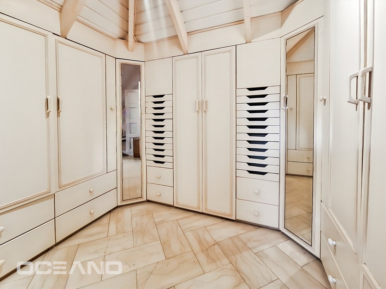 3 bedrooms Townhouse + Studio 