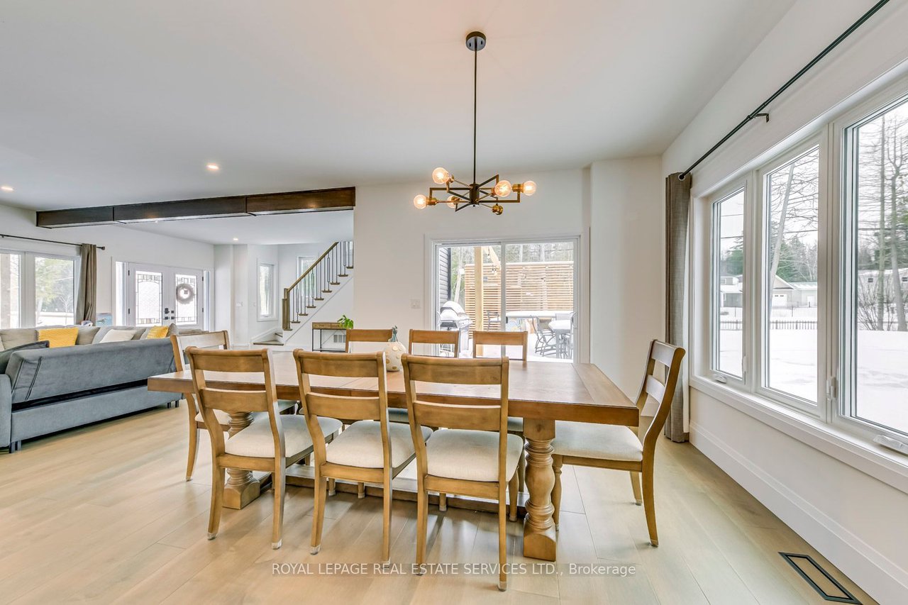 2 Couchiching Cres