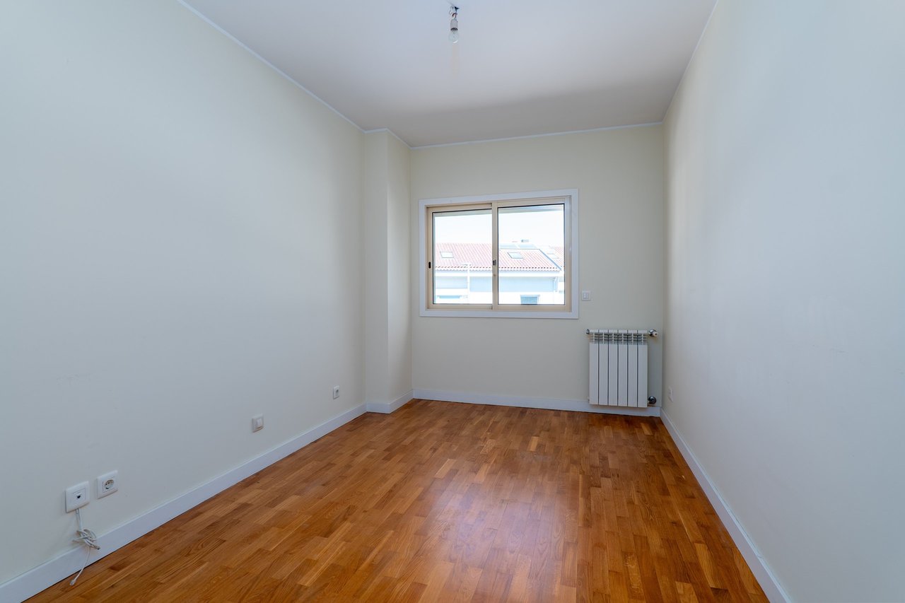 Spacious and Bright 4-Bedroom Apartment for Rent Near Colégio do Rosário