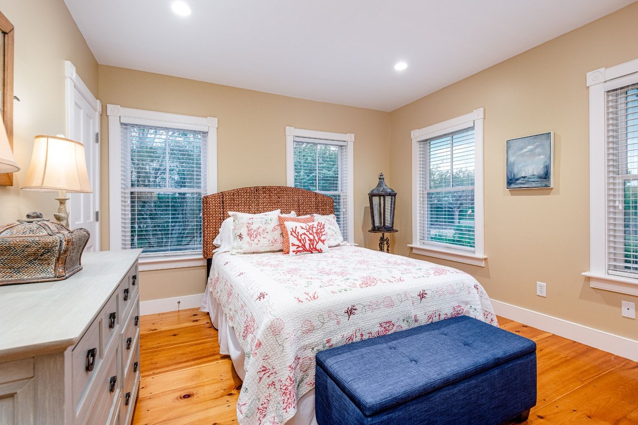 24 Cannonbury Ln