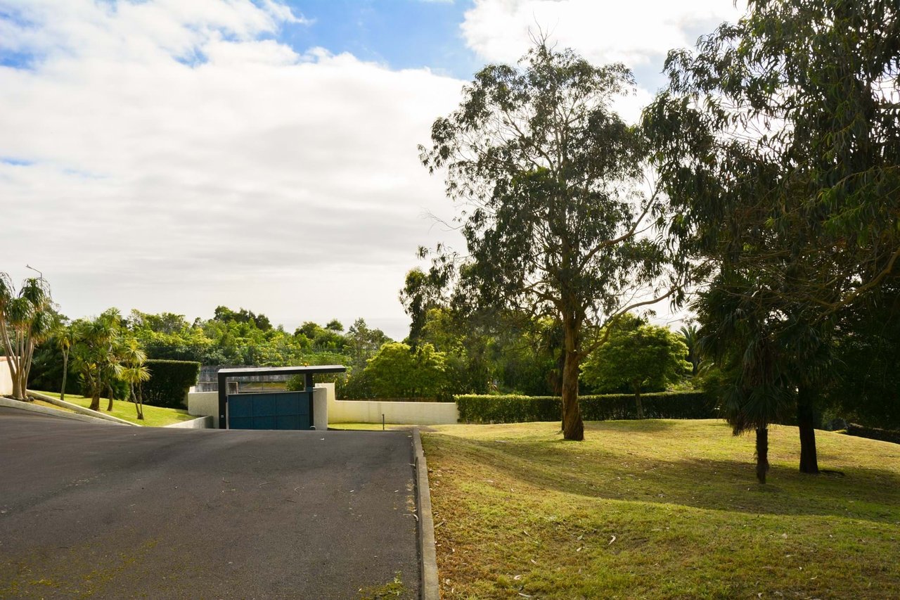 Luxury 4-Bedroom Villa with Indoor Pool – São Miguel, Azores
