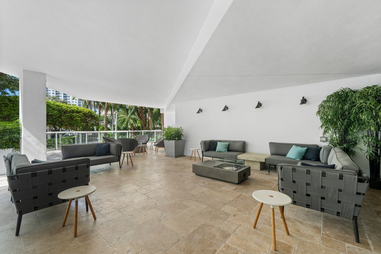 Las Olas River House