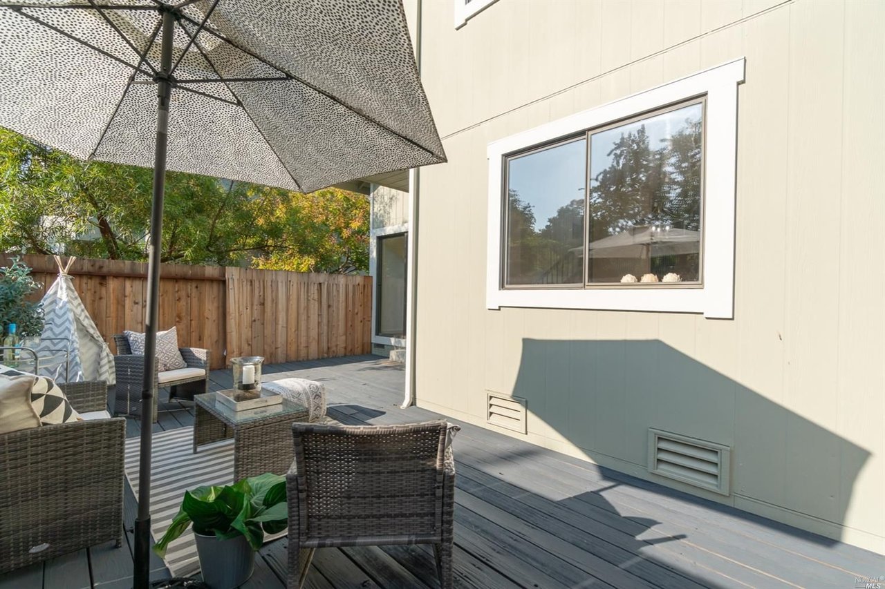 17 Cedarwood Ln